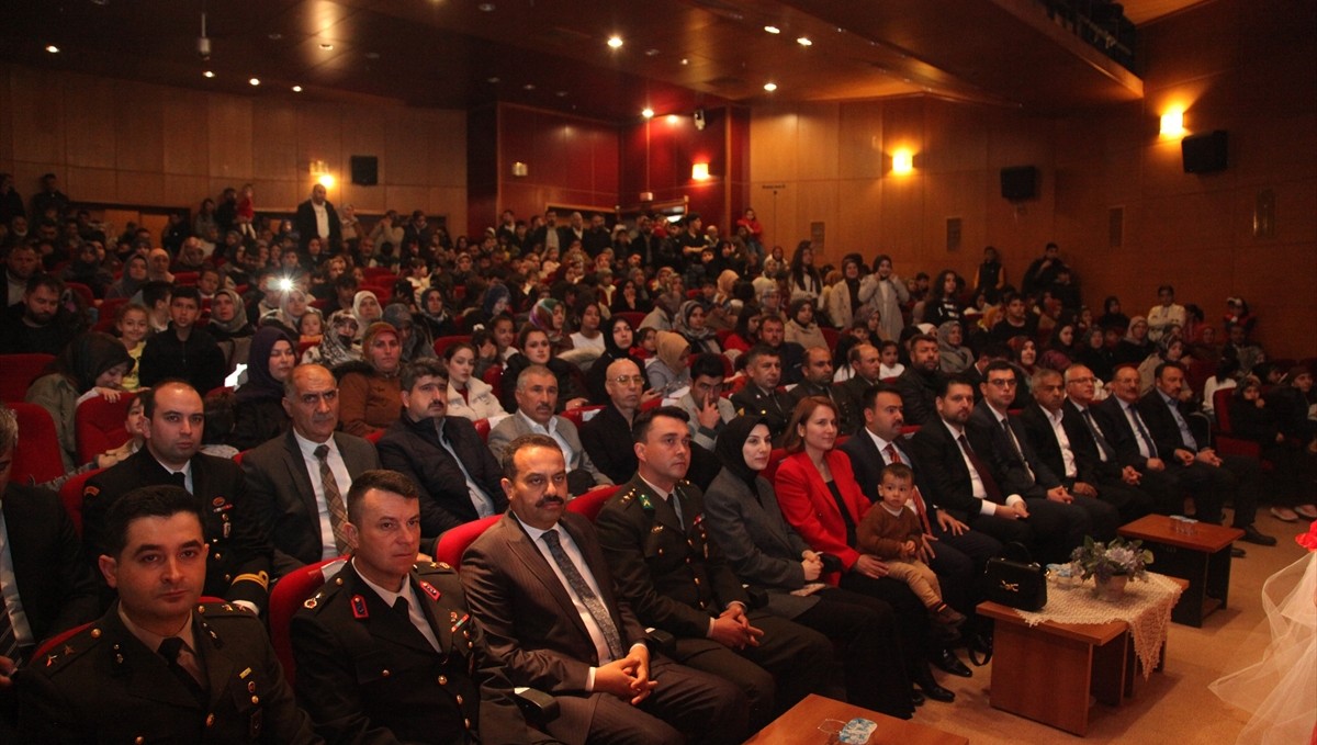 Ahlat'ta 23 Nisan Ulusal Egemenlik ve Çocuk Bayramı kutlandı