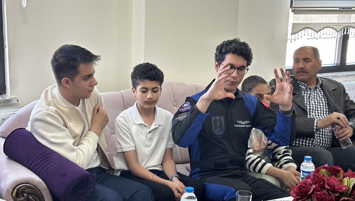 Astronot Tuva Cihangir Atasever, Iğdır'da BİLSEM öğrencileriyle buluştu