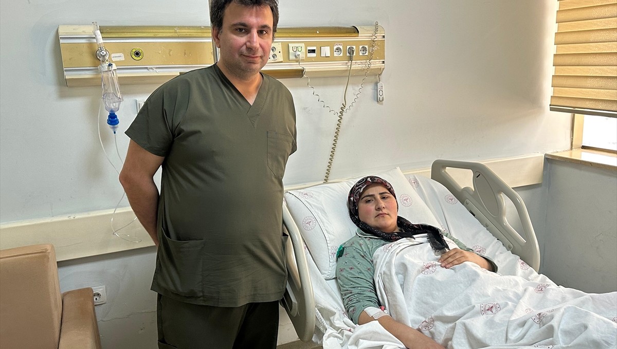 Beyin kanaması geçiren hamile kadın doktorların müdahalesiyle hayata tutundu