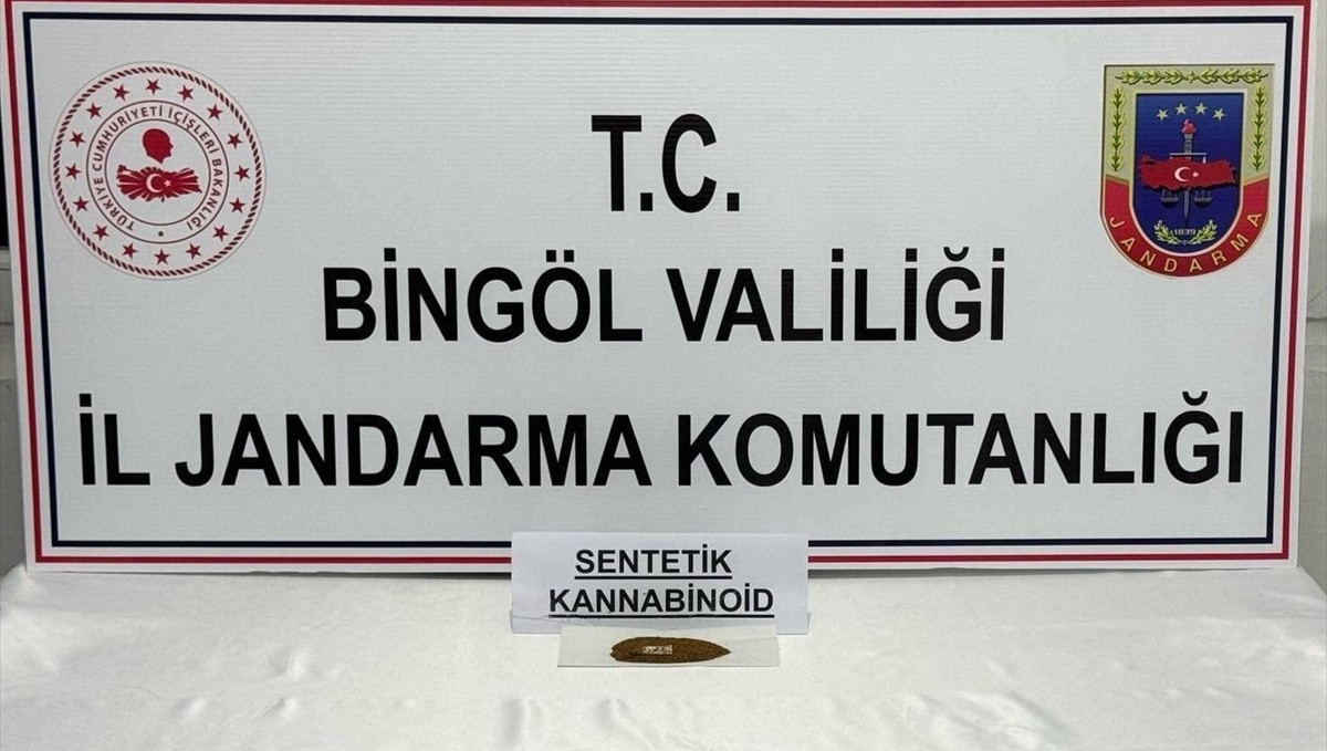 Bingöl'de araçlarında uyuşturucu bulunan 4 şüpheli gözaltına alındı