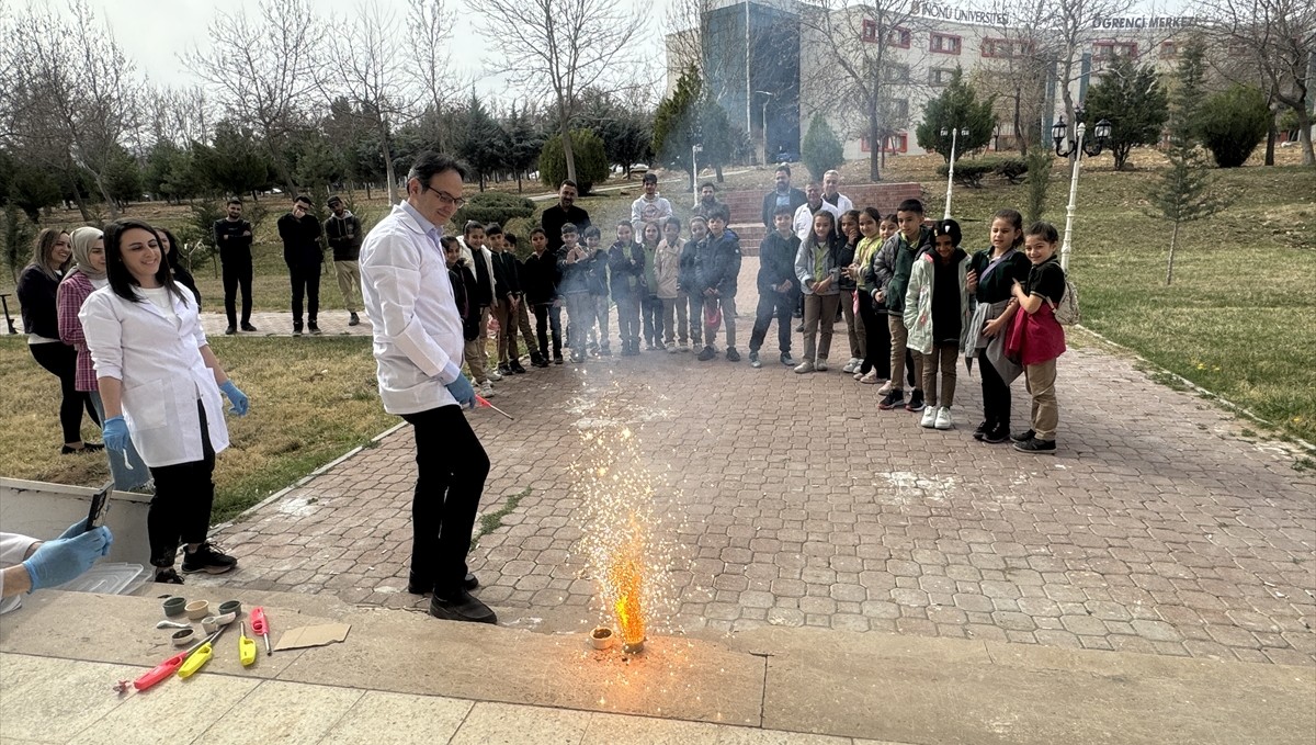 Çocuk Üniversitesi'nde geleceğin bilim insanları yetişiyor