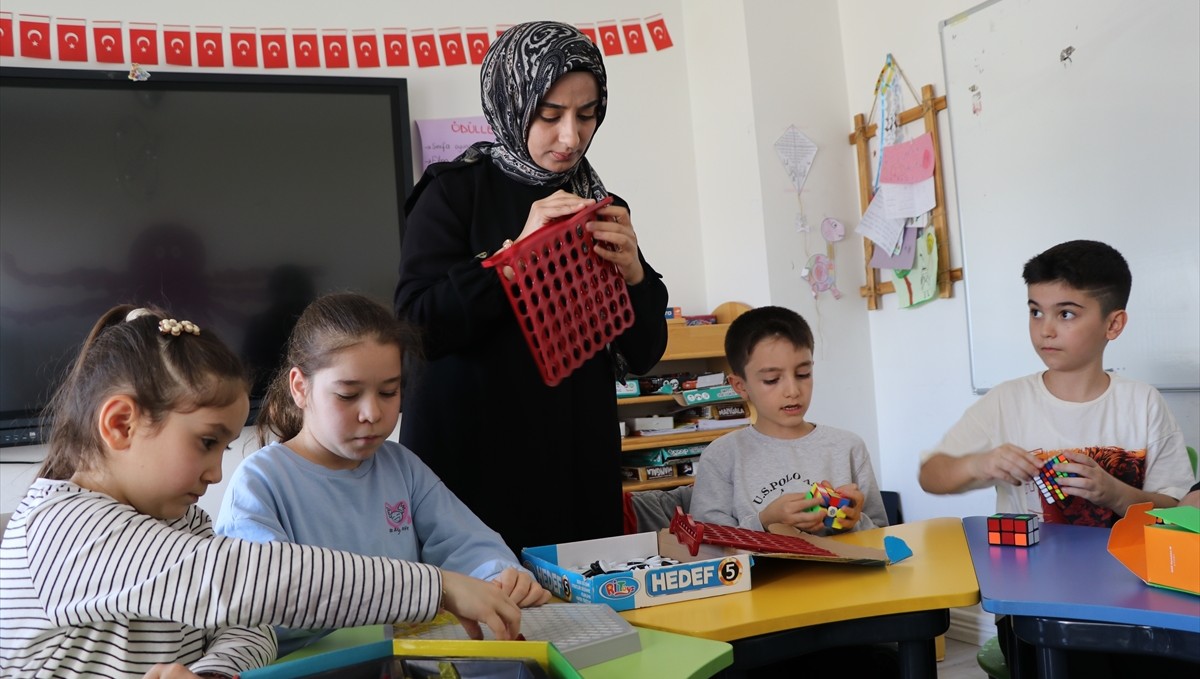 Elazığ'da 3 ilkokul öğrencisi Uluslararası Matematik Yarışması'nda birinci oldu