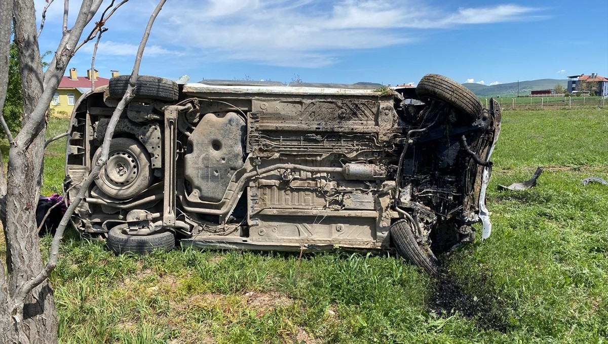 Elazığ'da şarampole devrilen otomobildeki 5 kişi yaralandı