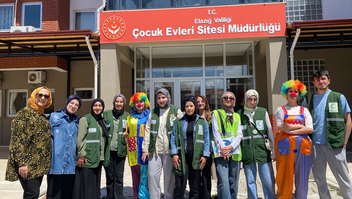 Elazığ'da Yeşilay, Çocuk Evleri Sitesi Müdürlüğünü ziyaret etti