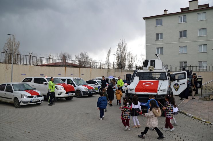 eleşkirt anaokulu öğrencileri polis araçlarıyla şehir turu yaptı1