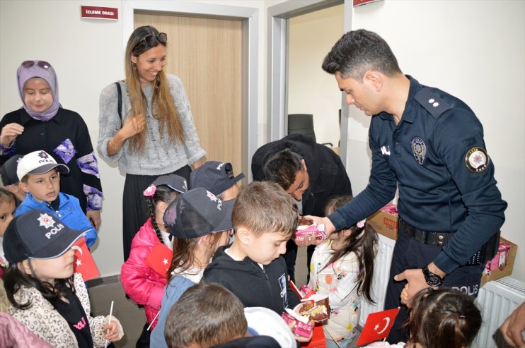 eleşkirt anaokulu öğrencileri polis araçlarıyla şehir turu yaptı3