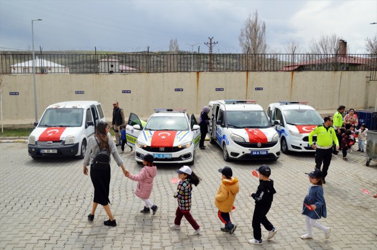 eleşkirt anaokulu öğrencileri polis araçlarıyla şehir turu yaptı5