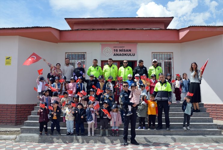 eleşkirt anaokulu öğrencileri polis araçlarıyla şehir turu yaptı8