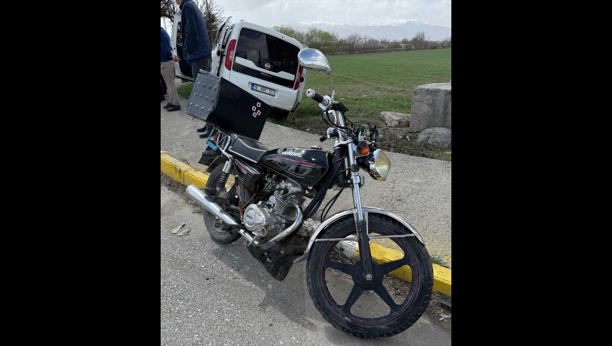 Erzincan’da kamyonetle çarpışan motosikletin sürücüsü öldü