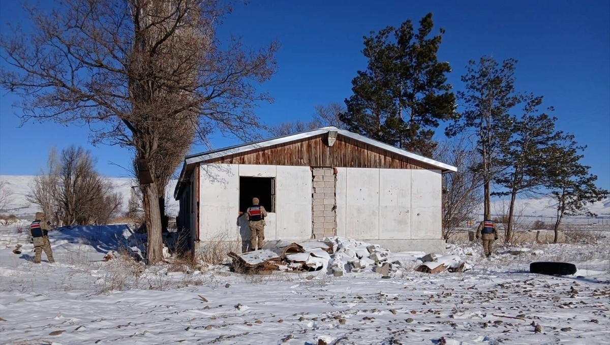 Erzurum'da 20 düzensiz göçmen yakalandı