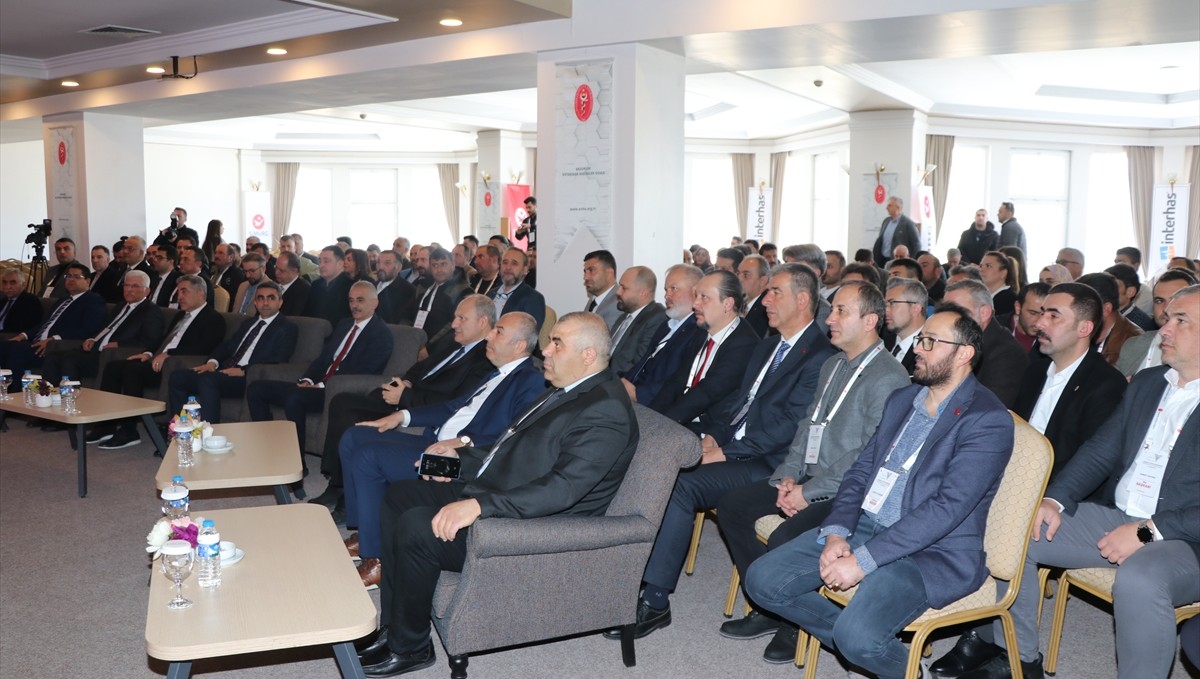 Erzurum'da "Anadolu'nun Zirvesinde Veteriner Bilimleri ve Hayvancılık Çalıştayı" başladı