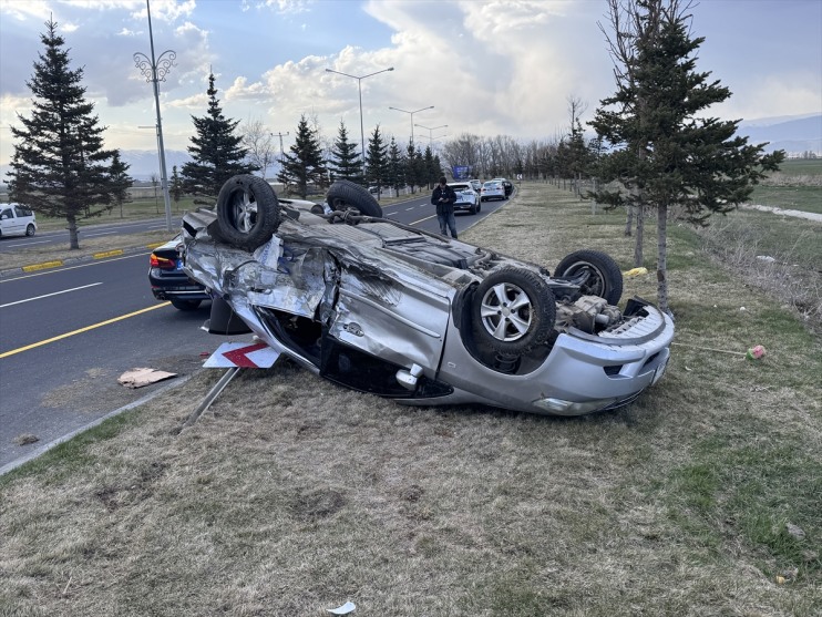 ters 2 Erzurum’da kişi otomobile yaralandı çarptı, giren cip yöne 3