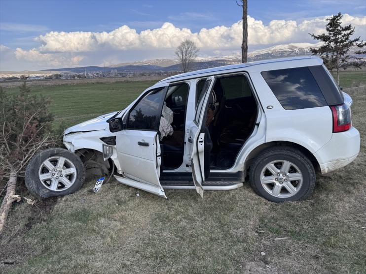 yöne yaralandı 2 otomobile çarptı, cip Erzurum’da kişi ters giren 5