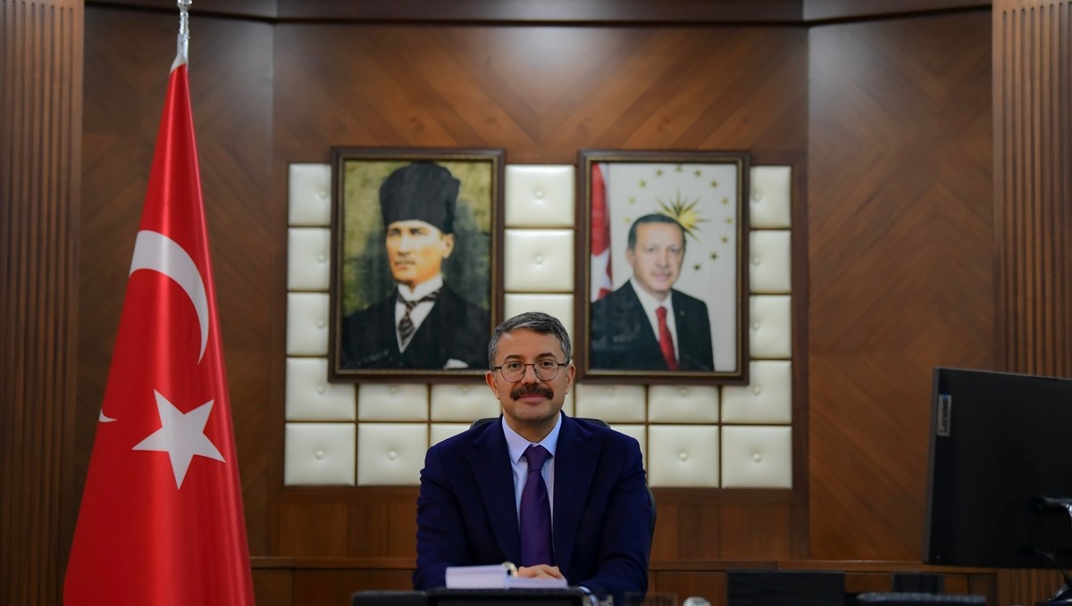 Hakkari Valisi Çelik, AA'nın kuruluşunun 105. yılını kutladı