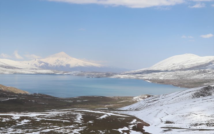 Karla kaplı Ağrı Dağı, Balık Gölü ile güzel görüntü oluşturdu5