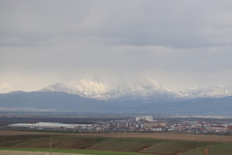 Doğu Anadolu'da 5 şehir ilkbaharda yeniden beyaza büründü
