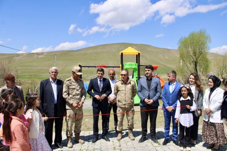 Köy okulu çocuklarının hayalini gerçekleştiren öğretmen vedasını unutulmaz kıldı5