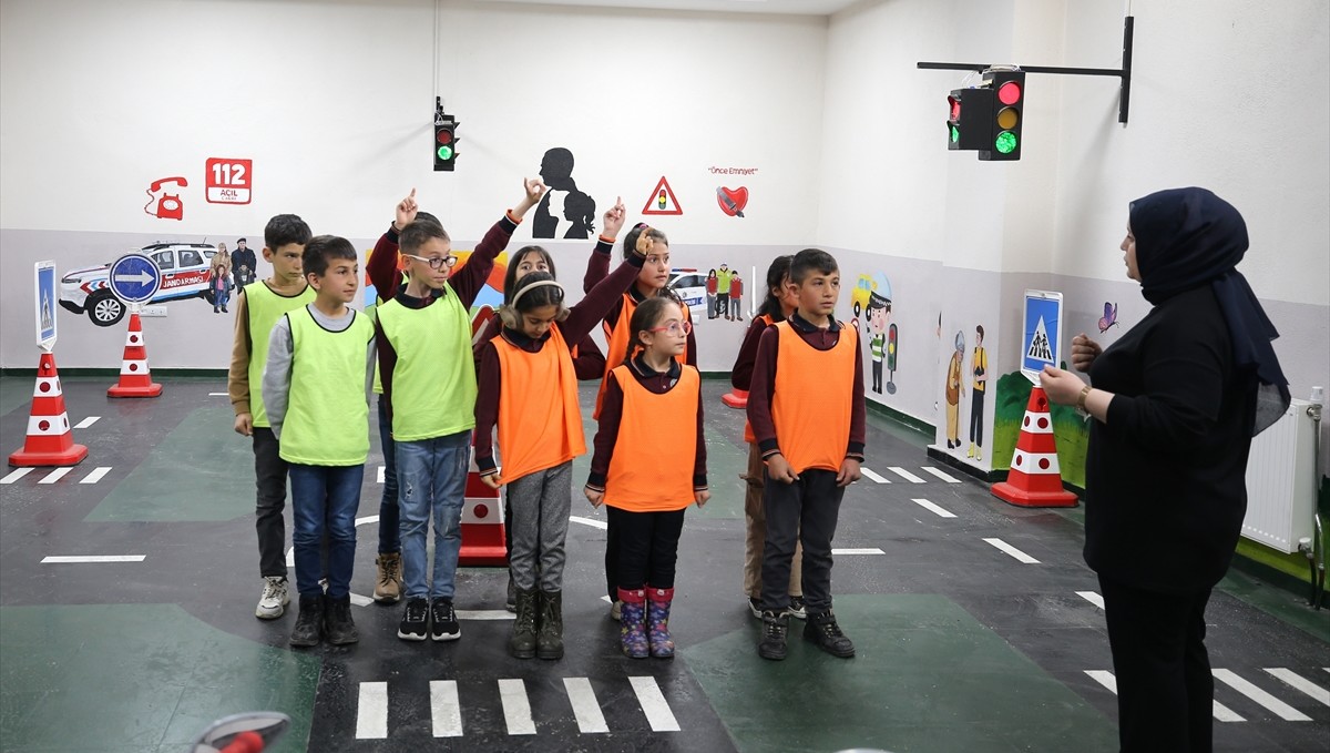 Muş'ta 3 bin öğrenci "trafik sınıfı"nda eğitim aldı