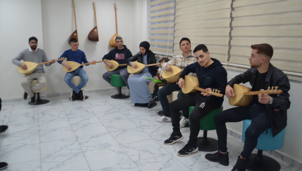 Muş'ta bağlama ve gitar kursu açıldı