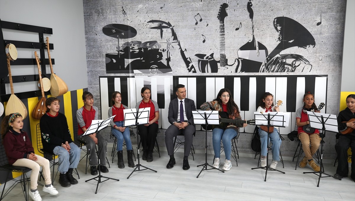 Muş'ta öğrenciler TKDK desteğiyle kurulan atölyede müzikle buluşuyor