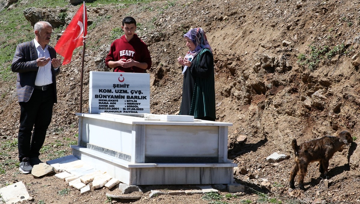 Şehit ailesi oğullarının hatırasını evlerinde yaşatıyor