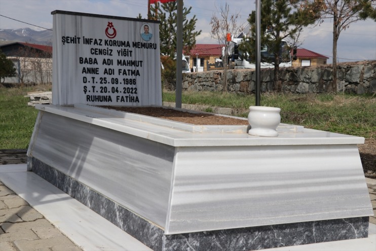 Şehit mezarı anıldı memuru infaz başında Yiğit, Ağrı