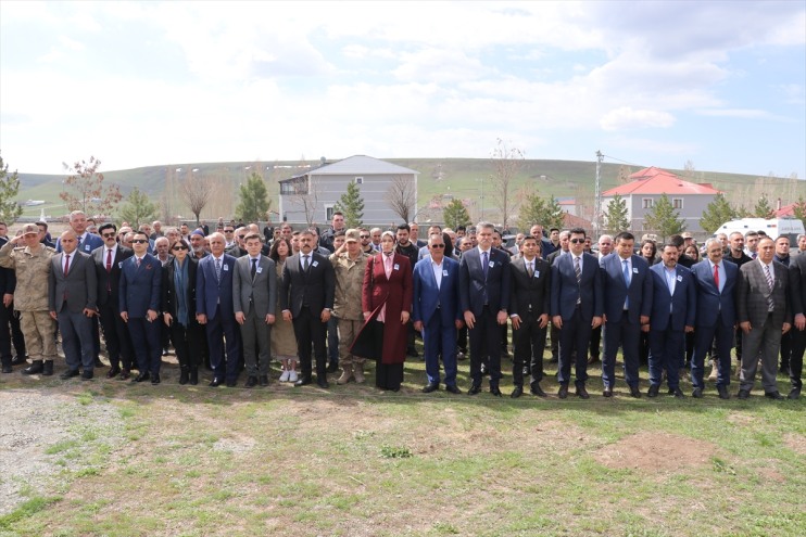 Yiğit, başında Şehit Ağrı