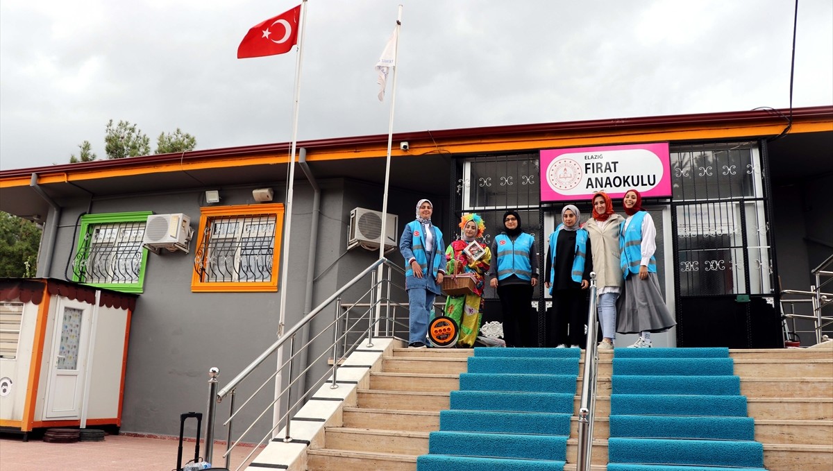 Üniversiteliler anaokulu öğrencilerine çevre bilinci kazandırıyor