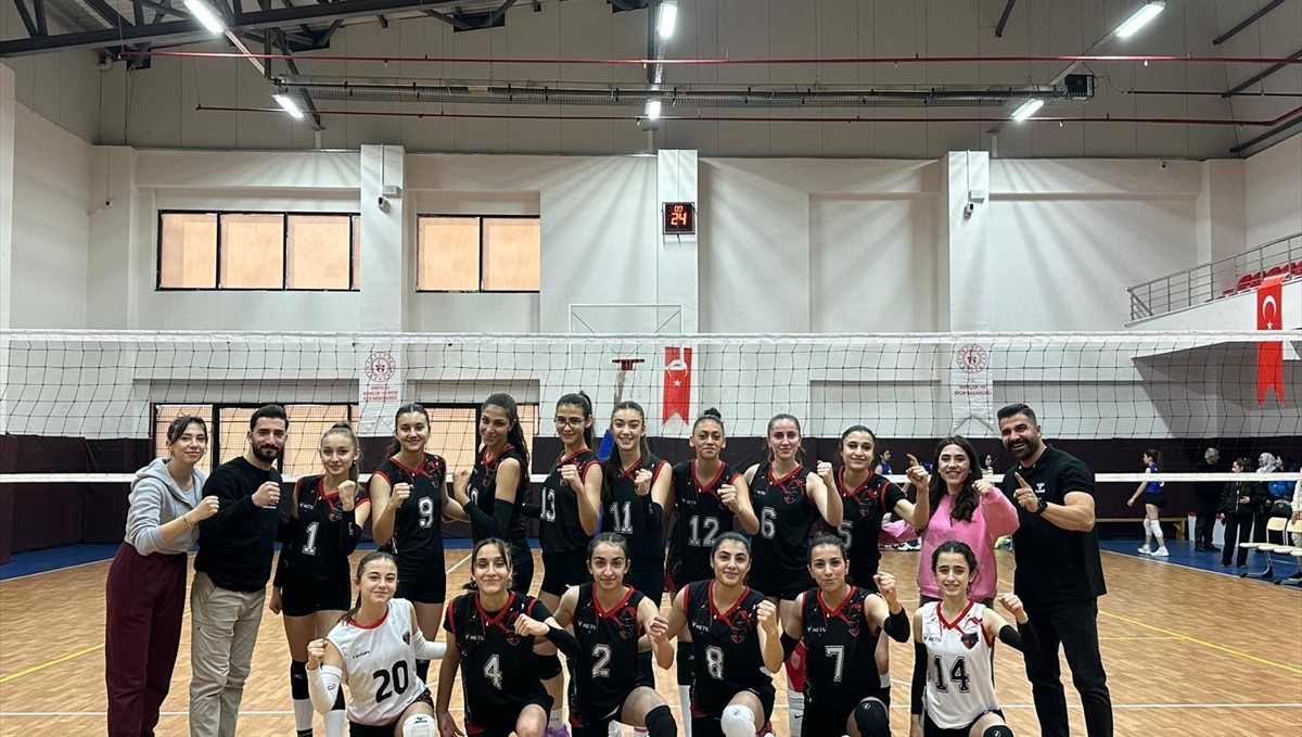 Van Büyükşehir Belediyespor Kulübü Kadın Voleybol Takımı bölge şampiyonu oldu