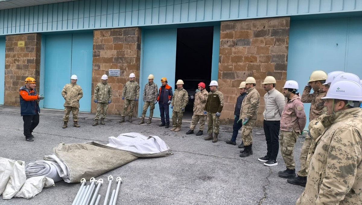 Van'da güvenlik korucularına arama kurtarma eğitimi verildi