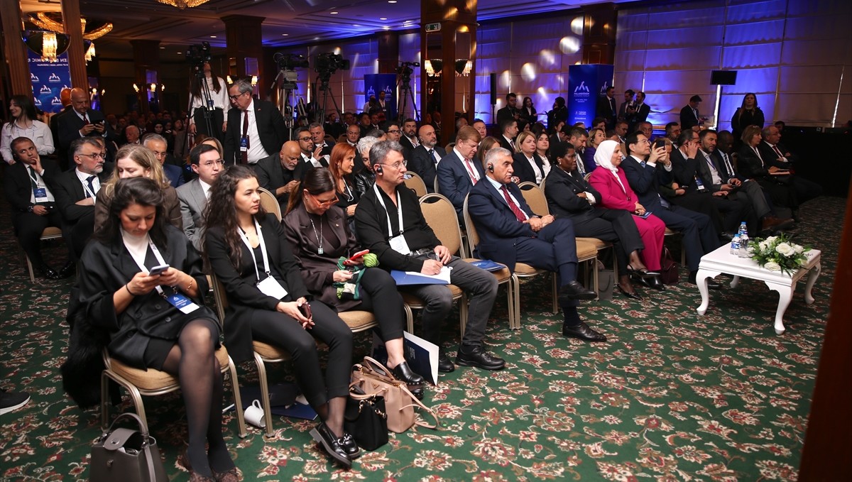 Yabancı katılımcılar Erzurum'da ilk kez düzenlenen ekonomi forumunu değerlendirdi