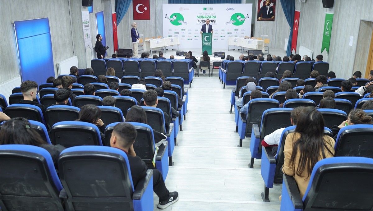 Yeşilay Liseler Arası Münazara Turnuvası'nın bölge finali Hakkari'de yapıldı