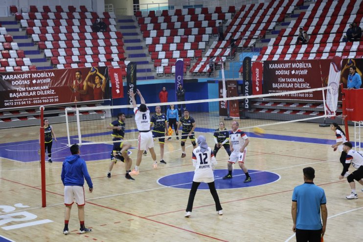 500 sporcunun mücadele ettiği dev turnuvada kupa sahibini buldu1