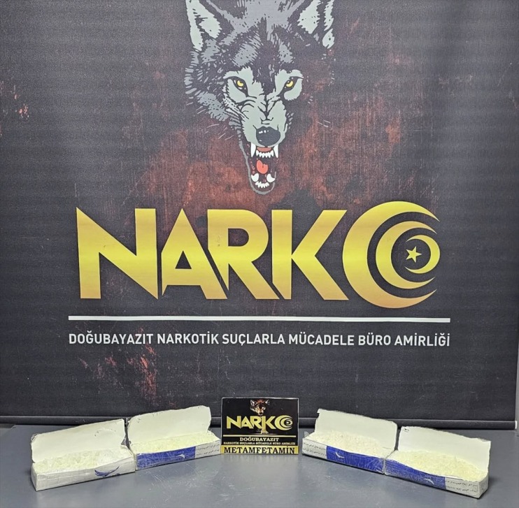 Ağrı'da sigara kartonlarında 3 kilo 320 gram sentetik uyuşturucu ele geçirildi