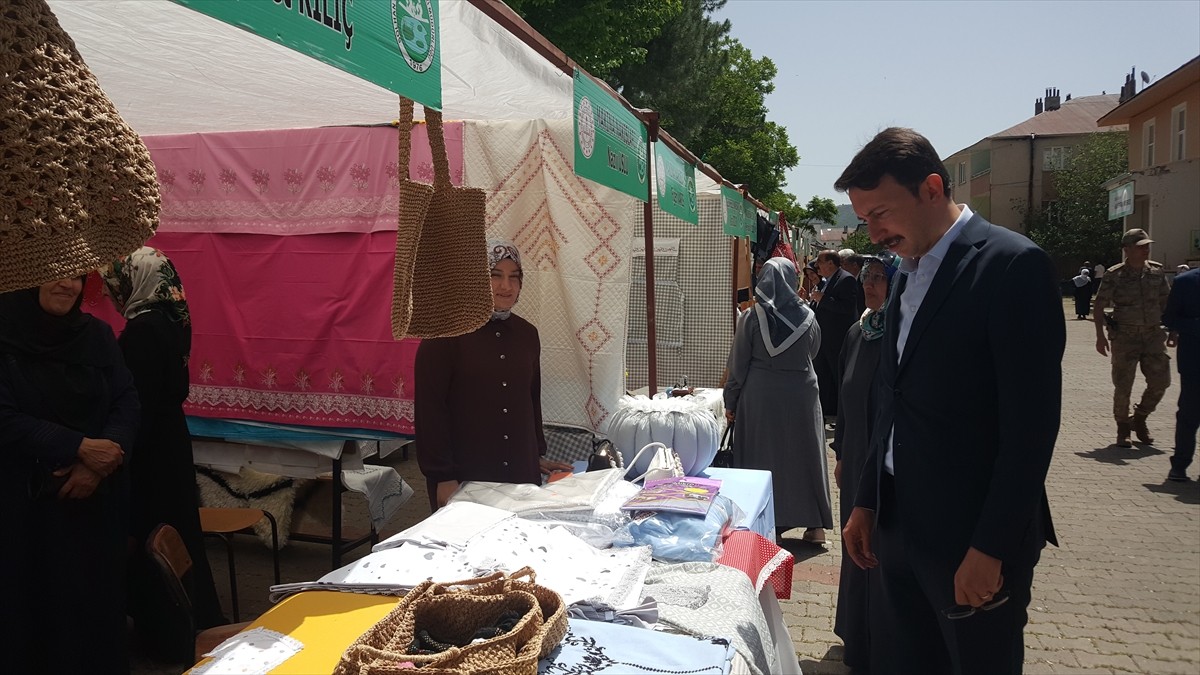 Bingöl'de Halk Eğitimi Merkezi Yıl Sonu Sergisi açıldı