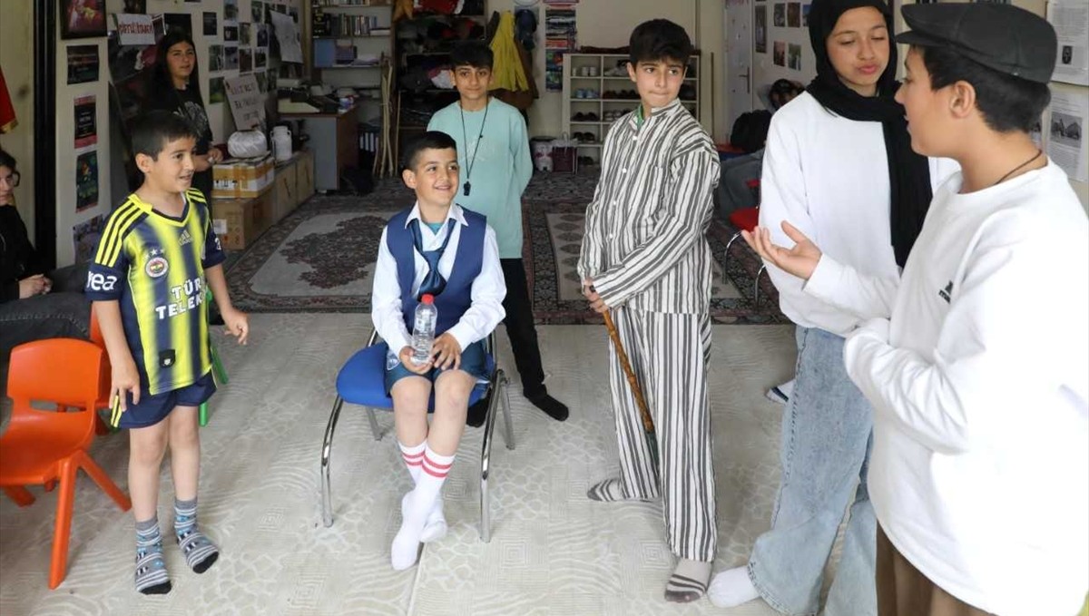 Bitlis Belediyesi tiyatro ekibi Paydos oyunu ile perdeyi açtı