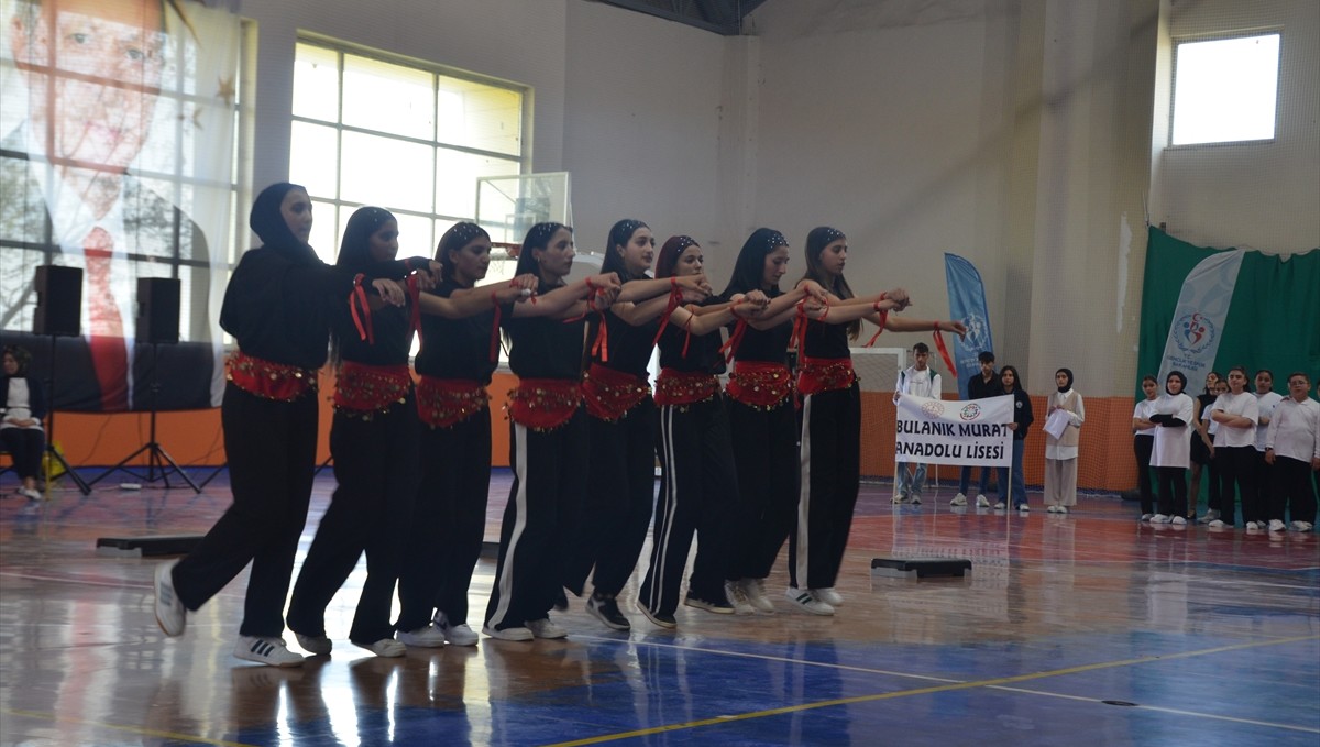 Bulanık'ta 19 Mayıs Atatürk'ü Anma, Gençlik ve Spor Bayramı kutlandı