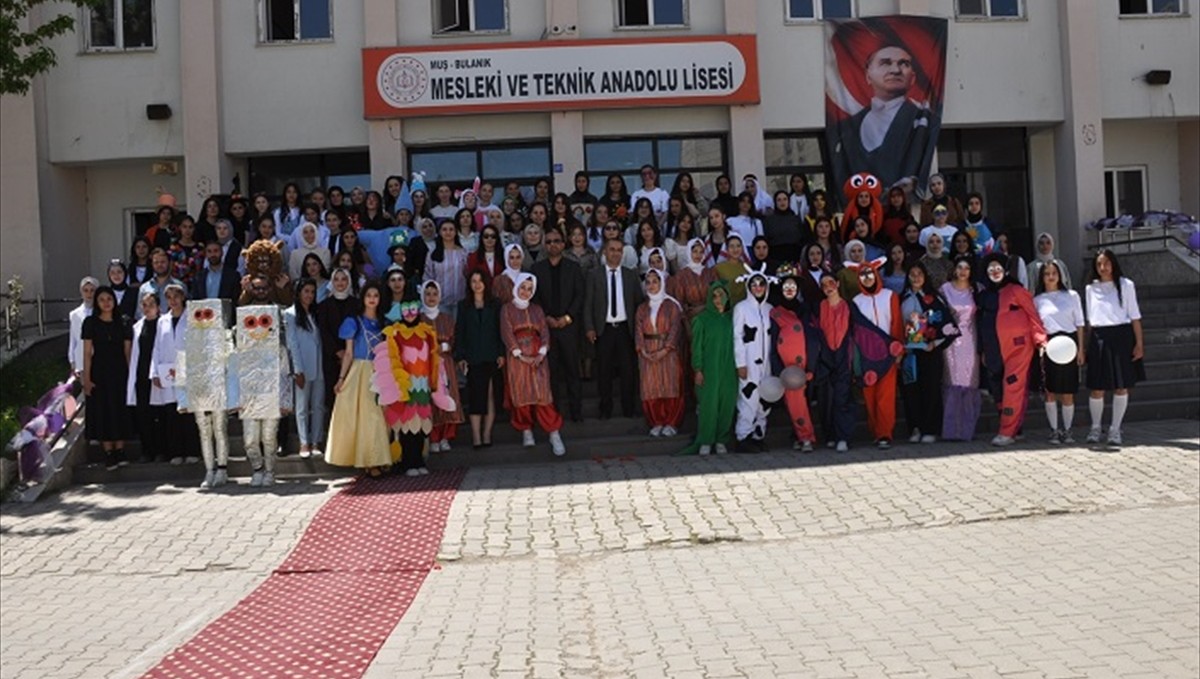 Bulanık'ta lise öğrencileri için yıl sonu şenliği düzenlendi