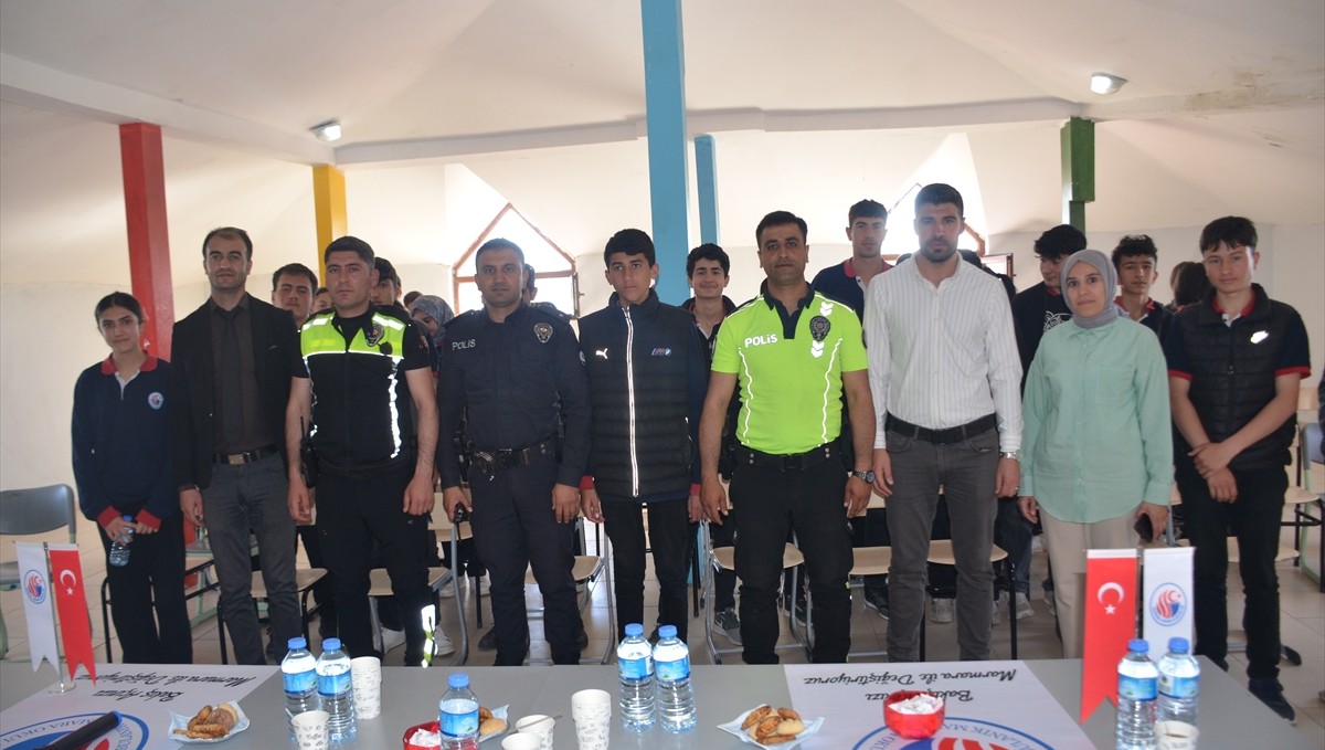 Bulanık'ta öğrencilere trafik eğitimi verildi