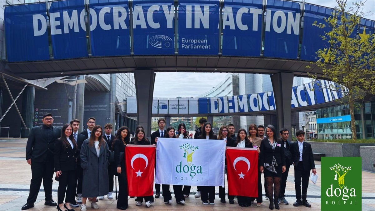 Doğa Koleji öğrencileri Avrupa Parlamentosu