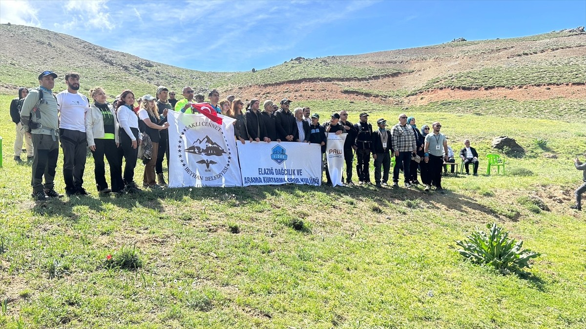 Elazığ Akdağ'da doğa yürüyüşü etkinliği yapıldı