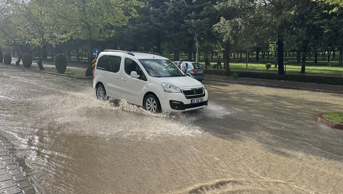 Elazığ'da sağanak etkili oldu