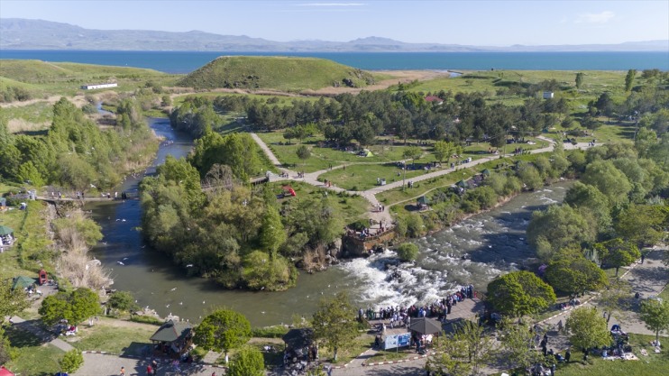 kefalinin Balık tanıklık yaklaşık Erciş etti göçüne kişi, bin 90 inci Bendi