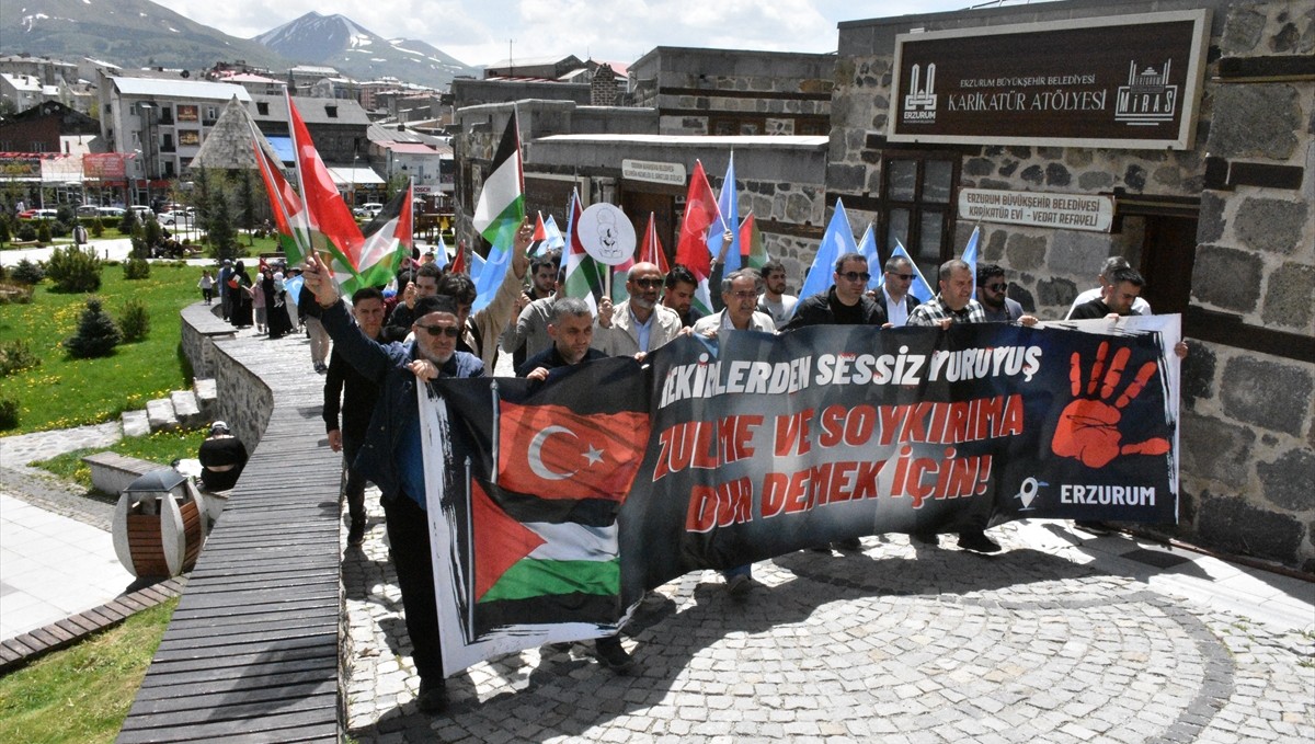 Erzurum'da hekim ve sağlıkçılar Gazze için yürüdü