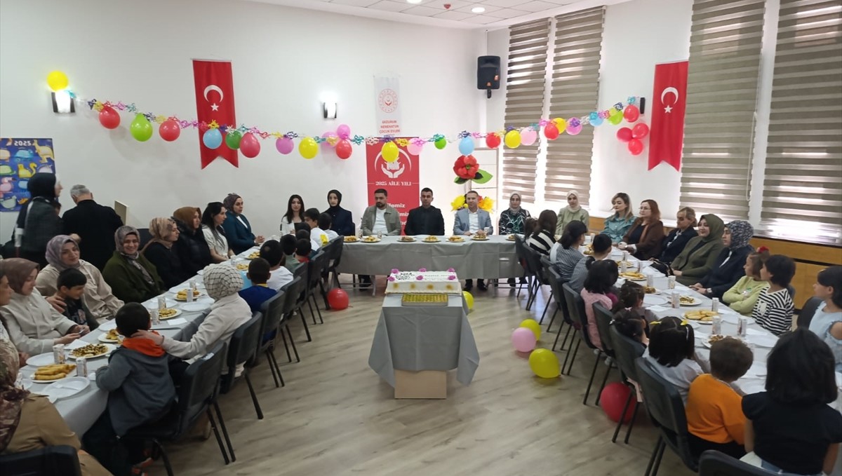 Erzurum'da koruma altındaki çocuklar, fedakar bakıcılarının Anneler Günü'nü kutladı