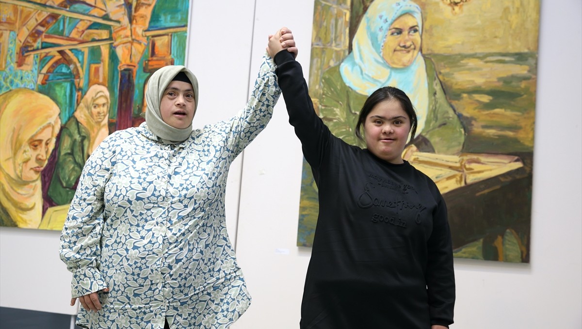 Erzurum'da yetenekli engellilerin resmedildiği sergi farkındalık oluşturdu