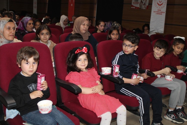 Hakkari'de ailelere yönelik sinema etkinliği düzenlendi