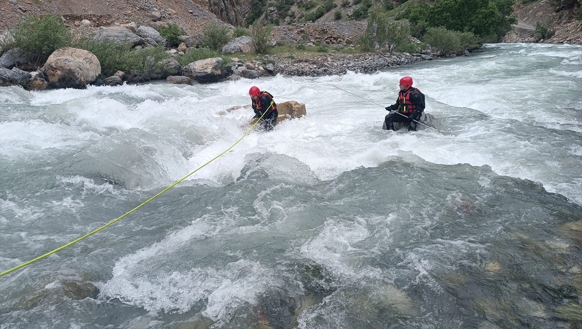 Hakkari'de derede kaybolan genci arama çalışmaları sürüyor