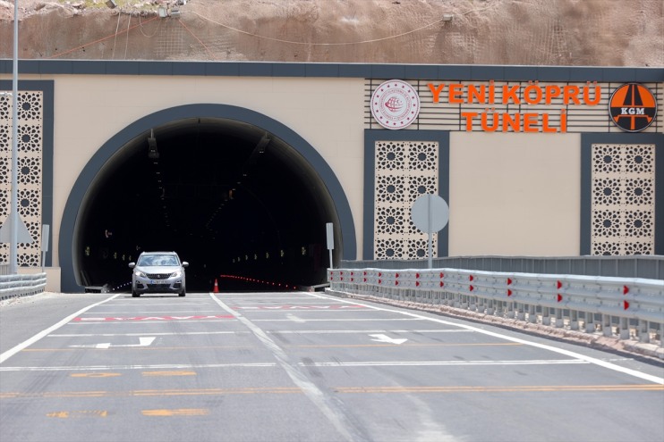 bölgeler tünellerle riskli Hakkari-Van kara aşıldı yolundaki 2