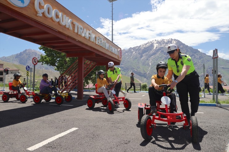 çocuklara araçlarıyla eğitimi Hakkarili go-kart trafik 20